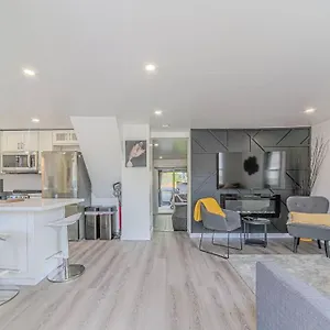 Cheerful 3 Bedroom House Holiday home Niagara Falls